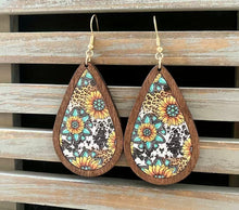 Load image into Gallery viewer, Western Wooden earrings