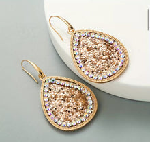 Load image into Gallery viewer, Teardrop sequin earrings