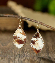 Load image into Gallery viewer, Cowhide leaf earrings