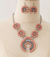 Load image into Gallery viewer, Peach Squash Blossom Jewelry Set