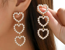 Load image into Gallery viewer, Pearl Post Dangle heart Earrings