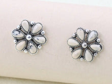 Load image into Gallery viewer, Small flower cluster earrings