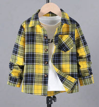 Load image into Gallery viewer, Button up Plaid shirt