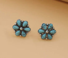 Load image into Gallery viewer, Small flower cluster necklace/earrings