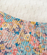 Load image into Gallery viewer, Bermuda Short Flower Outfit