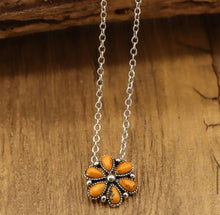 Load image into Gallery viewer, Small Flower Cluster Necklace