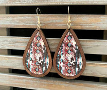 Load image into Gallery viewer, Western Wooden earrings