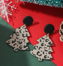 Load image into Gallery viewer, Leopard tree earrings