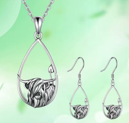 Highland Cow Necklace Set