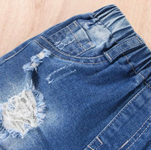 Load image into Gallery viewer, Rolled up hem ripped jean shorts