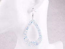 Load image into Gallery viewer, Hollowed out teardrop earrings