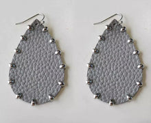 Load image into Gallery viewer, Teardrop leather earrings