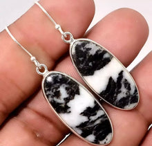 Load image into Gallery viewer, Oval stone earrings