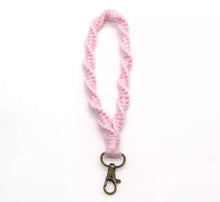 Load image into Gallery viewer, Macrame key leash