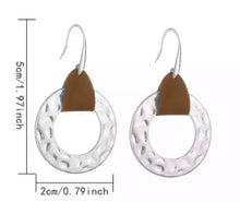 Load image into Gallery viewer, Geometric metal earrings