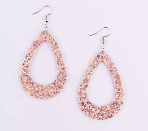 Hollowed out teardrop earrings