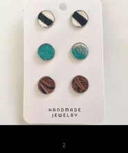 Load image into Gallery viewer, Leather dot earrings