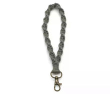 Load image into Gallery viewer, Macrame key leash