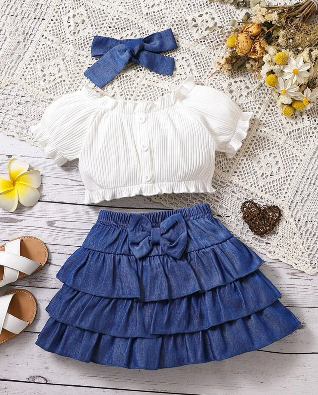 Puff sleeve/ruffled skirt outfit