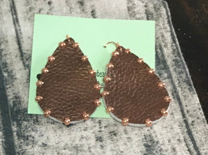 Teardrop leather earrings