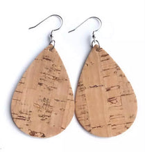 Load image into Gallery viewer, Cork raindrop earrings