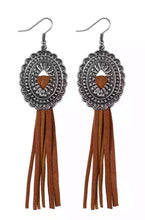 Load image into Gallery viewer, Concha earrings