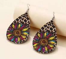 Load image into Gallery viewer, Western sunflower earrings