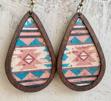 Load image into Gallery viewer, Western Wooden raindrop earrings