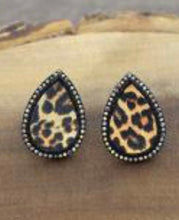 Load image into Gallery viewer, Teardrop jeweled leopard earrings