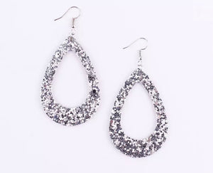 Hollowed out teardrop earrings