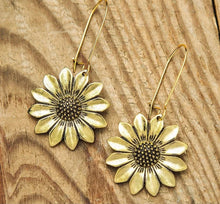 Load image into Gallery viewer, Flower metal  earrings