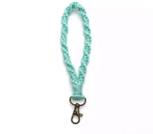 Load image into Gallery viewer, Macrame key leash