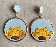 Load image into Gallery viewer, Leather sunflower earrings