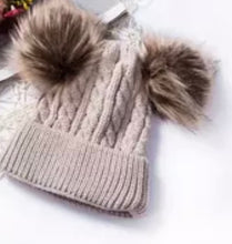 Load image into Gallery viewer, Pom Pom hat
