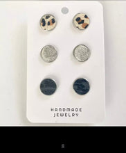 Load image into Gallery viewer, Leather dot earrings