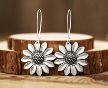 Load image into Gallery viewer, Flower metal  earrings