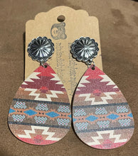 Load image into Gallery viewer, Concho Aztec Wooden earrings