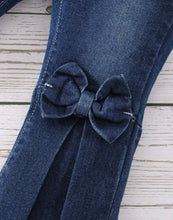 Load image into Gallery viewer, Front pleated bow jeans