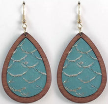 Load image into Gallery viewer, Teardrop snakeskin wooden earrings