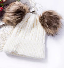 Load image into Gallery viewer, Pom Pom hat