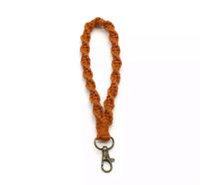 Load image into Gallery viewer, Macrame key leash