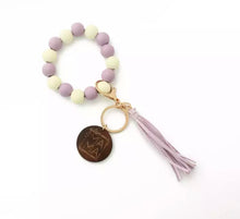 Load image into Gallery viewer, Mama charm wooden beaded key rings