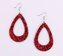 Load image into Gallery viewer, Hollowed out teardrop earrings