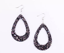 Load image into Gallery viewer, Hollowed out teardrop earrings