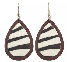 Load image into Gallery viewer, Teardrop snakeskin wooden earrings