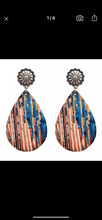 Load image into Gallery viewer, Concho Wooden earrings