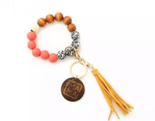 Load image into Gallery viewer, Mama charm wooden beaded key rings