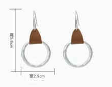 Load image into Gallery viewer, Geometric metal earrings