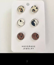 Load image into Gallery viewer, Leather dot earrings