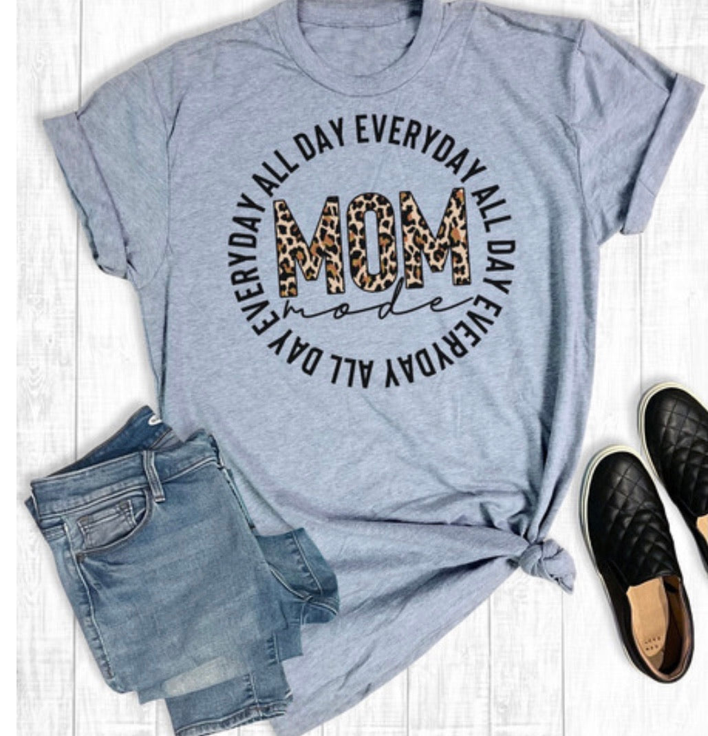 MOM graphic tee